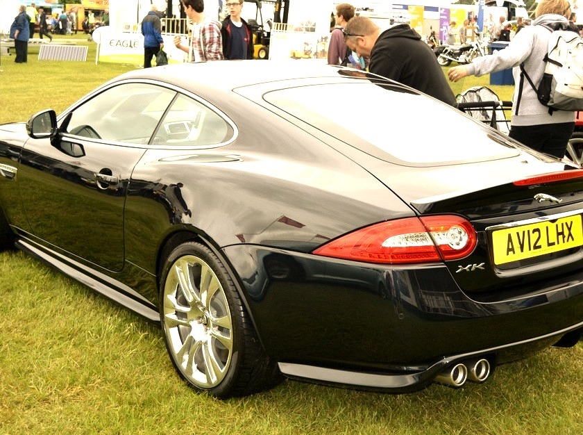 12 Jaguar XK-R