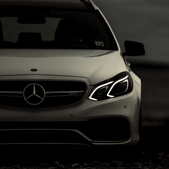 Mercedes-Benz E 63 AMG (Instagram @razkrog)